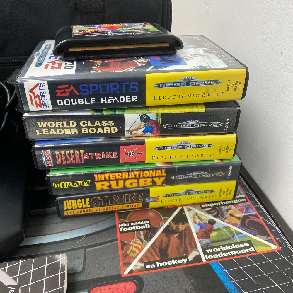Pack Mega Drive II + Jeu Mega Games II - Console Et Jeu En Très Bon état, éditeur Sega